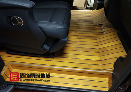 豪华商务车奔驰V260 缅甸柚木房车实木地板安装效果图